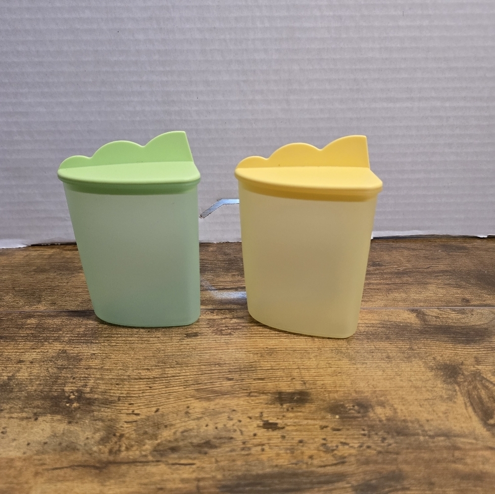 New Tupperware Green and Yellow dinosaur fins kids snack Containers